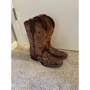 Women’s Circle G Western Cowgirl Floral Almond Square Toe Boots 8